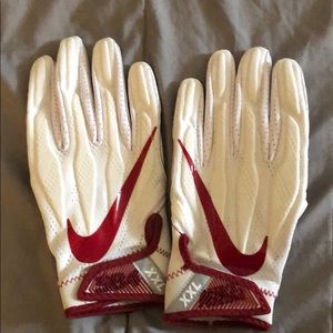 NIKE ARKANSAS RAZORBACKS FOOTBALL GLOVES SIZE 2XL